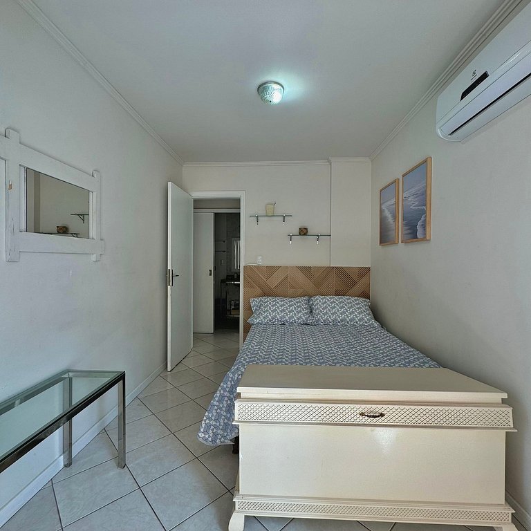 Next to the sea, Central beach