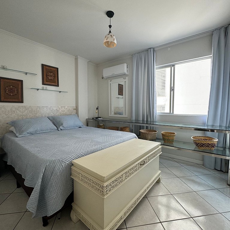 Next to the sea, Central beach